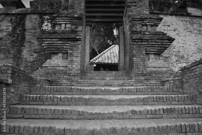 Bukti teknologi bangunan pada masa kerajaan mataram kuno adalah