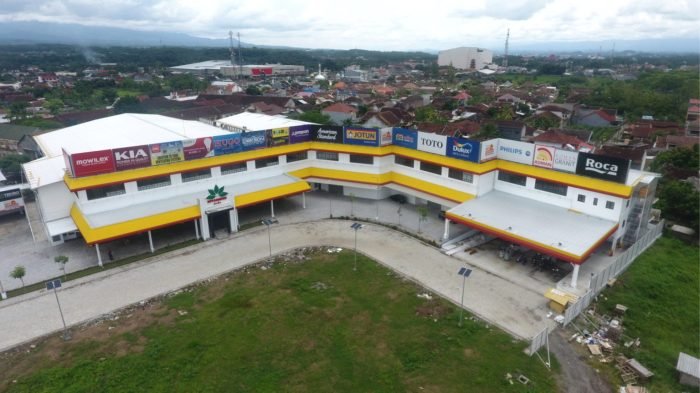 Pt caturkarda depo bangunan tbk