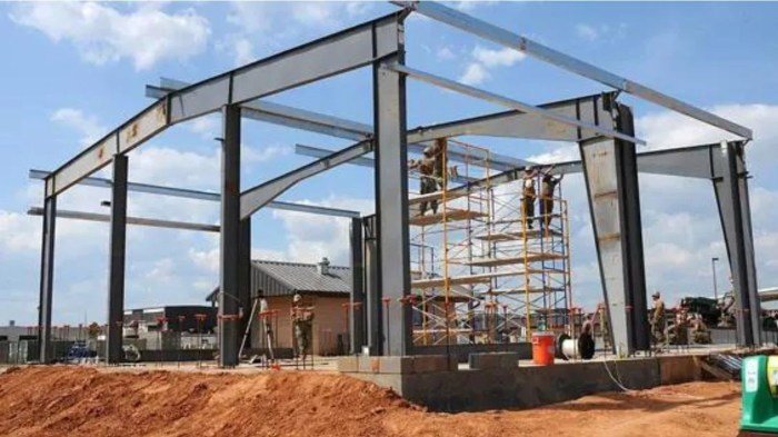 Bangunan berikut yang termasuk pada jenis konstruksi berat yaitu