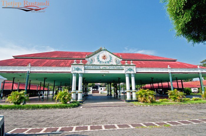 Yogyakarta palace tripcanvas royal inside
