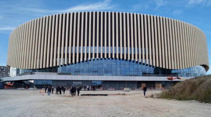 Bangunan stadion olahraga umumnya dibuat melengkung