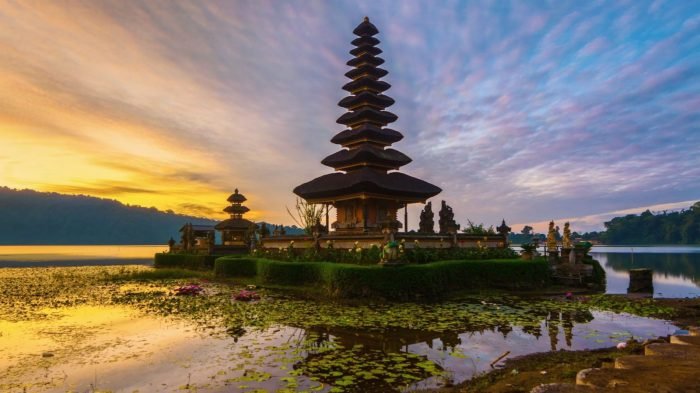 Bangunan khas indonesia