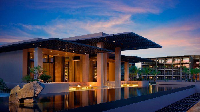 Hotel adalah sebuah bangunan yang dikelola secara