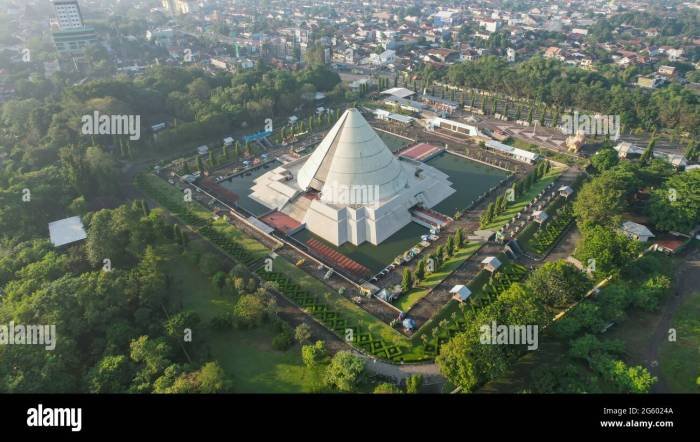 Bentuk bangunan monumen yogya kembali adalah
