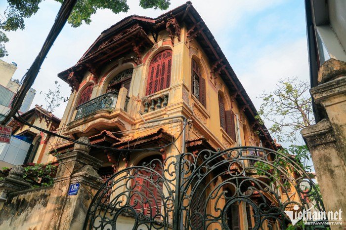 Historic bucharest facades renovation gebouw futuristic bv