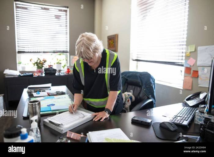 Pemilik depo bangunan