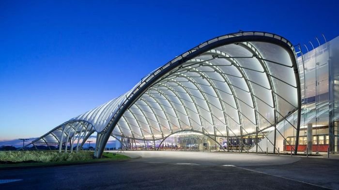 Lona tensionada tensile membrane bandshell canopy tent cobertura expositores saltus fabritec facade metal amphitheater maltzan cotanet pitchengine