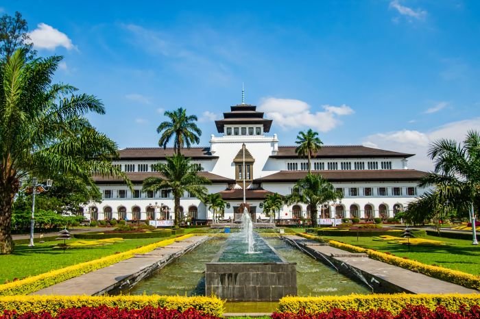 Bangunan tua di bandung