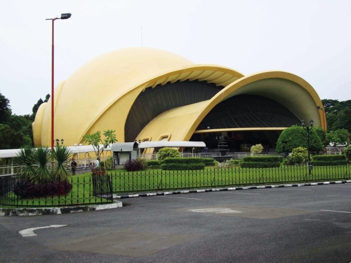 Bangunan unik di indonesia