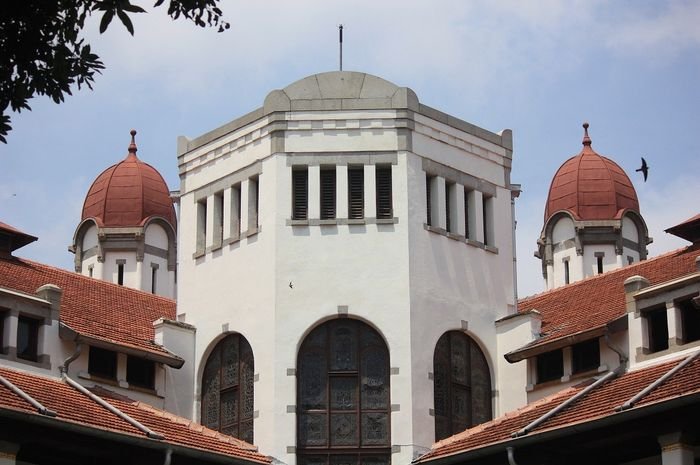 Sewu lawang gedung nism gemerlap tua eks masyarakat malam sensasi keliling ajak nikmati mengenang sejarah
