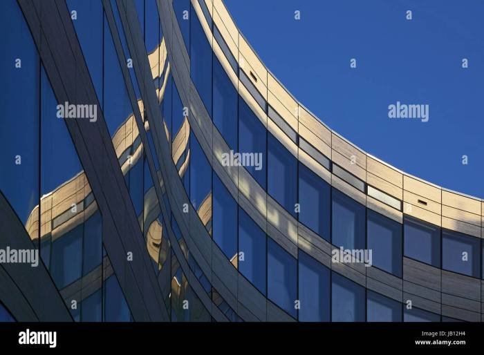 Bangunan bertingkat terbagi dalam beberapa tempat tinggal