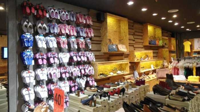 Display toko bangunan