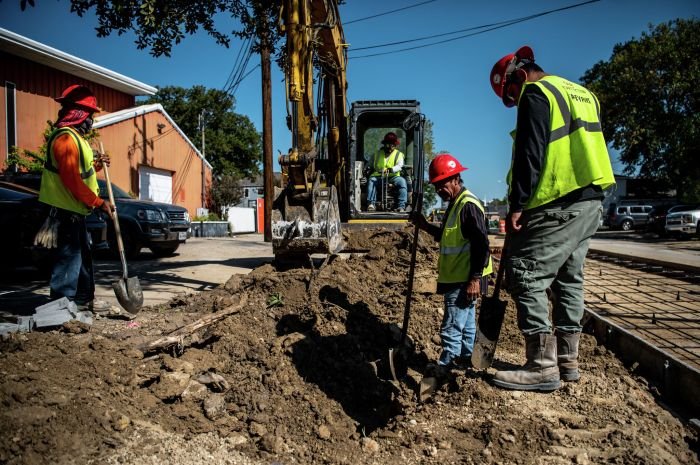 Construction workers file wikipedia worker working ironworker ironworkers building work steel business history iron wiki men job family does white