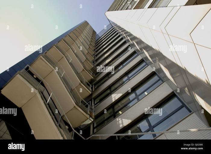 Tangga bangunan bertingkat