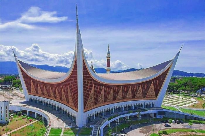 Bangunan unik di indonesia