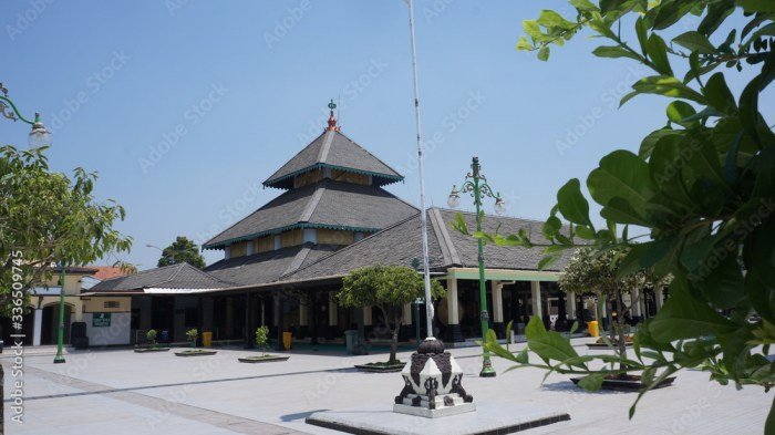 Masjid demak adalah bangunan peninggalan para wali pada masa pemerintahan