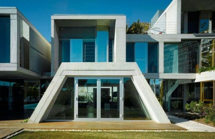 Thornbury mesh trapezoid timber clad vibrant luminous lantai flared clarke houses trendir inspirasi ketahui pertama minimalis homedesignso Bangunan trapesium