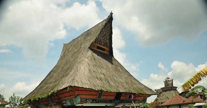 Desain rumah adat karo